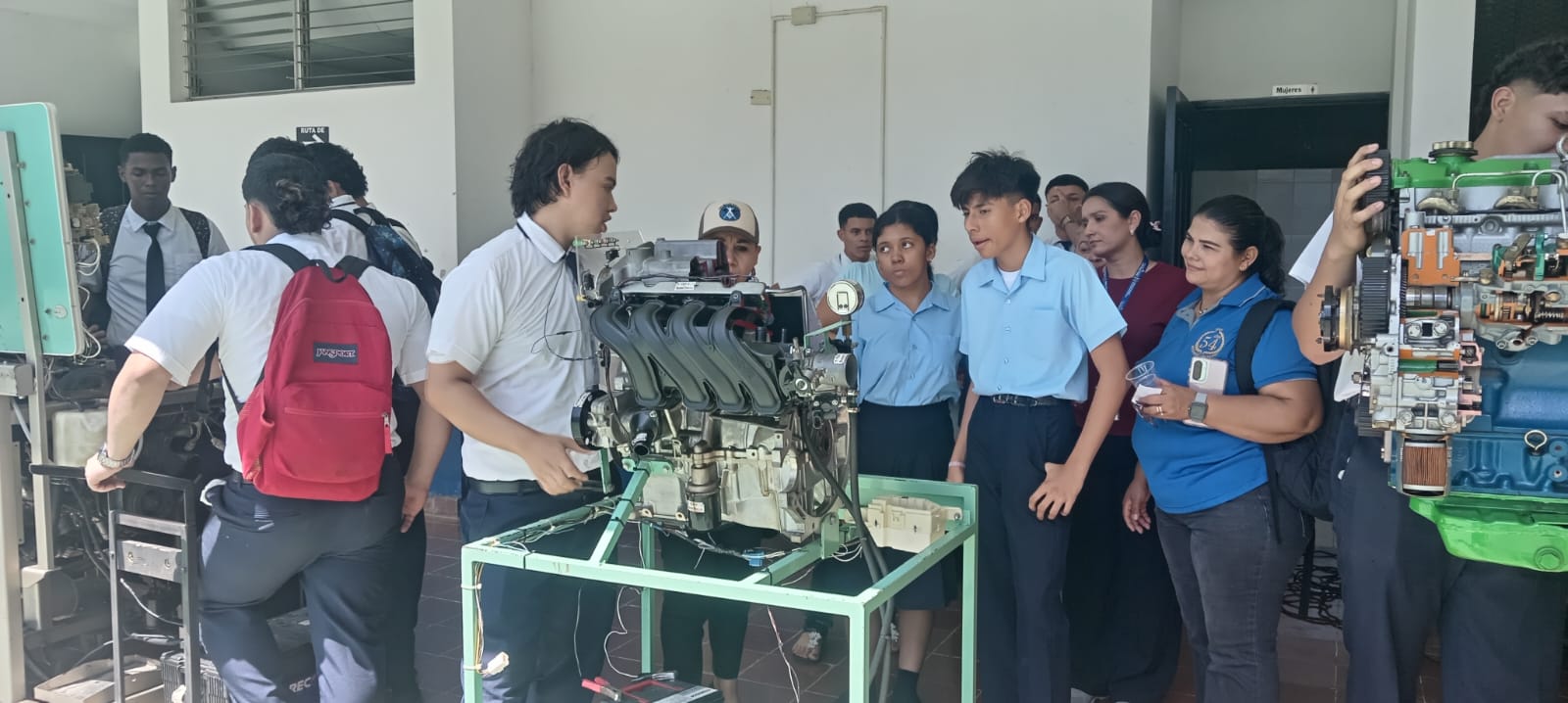 Estudiantes del IPHE Los Santos exploran la oferta académica de las Carreras Técnicas Intermedias para la educación media