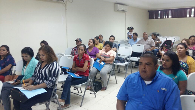 Padres de familia chiricanos aprenden sobre integración sensorial