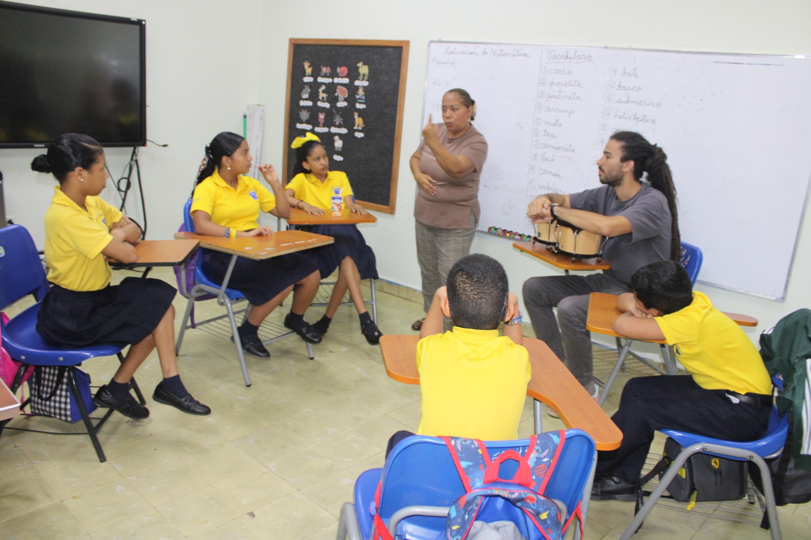 Estudiantes sordos del IPHE fortalecen sus habilidades musicales con estrategias sensoriales