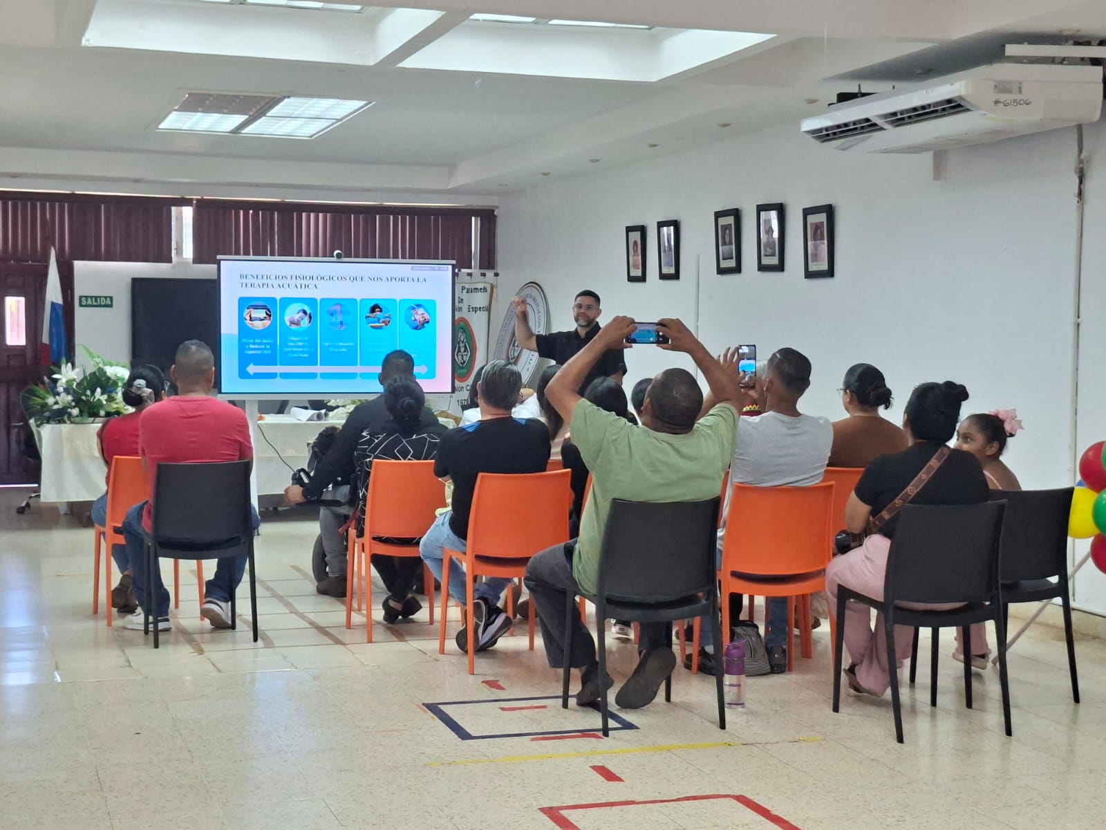 IPHE fortalece el acompañamiento familiar en el Servicio de Terapia Acuática