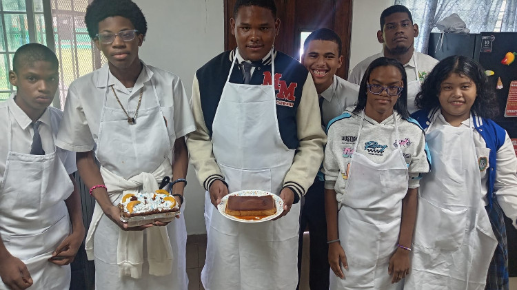 Imagen Estudiantes de CTI de Colón fortalecen competencias gastronómicas con elaboración de postres