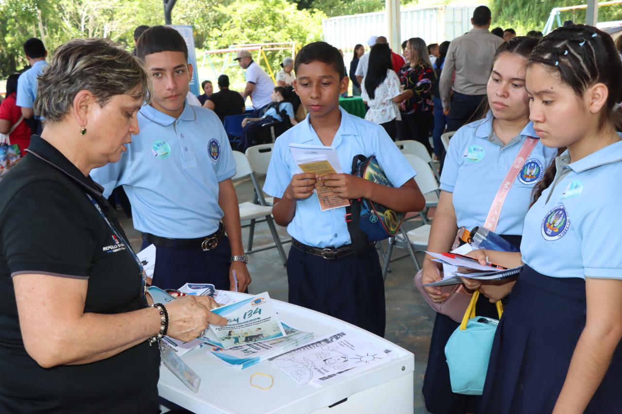 Orientación profesional impulsa el proyecto de vida de estudiantes del IPHE en Herrera
