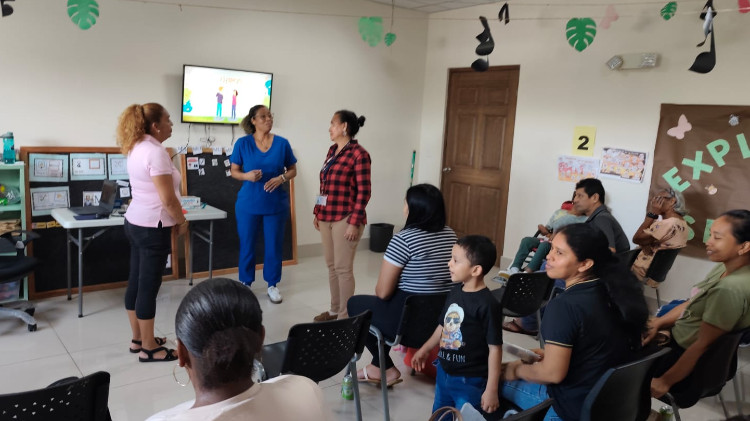 Imagen Padres del IPHE de Santa Librada refuerzan la comunicación afectiva con sus hijos