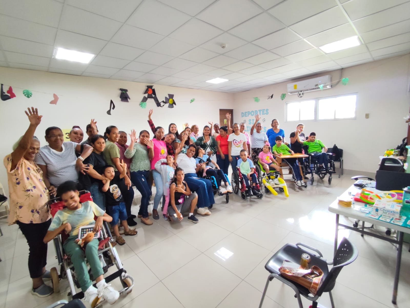 Padres del IPHE de Santa Librada refuerzan la comunicación afectiva con sus hijos