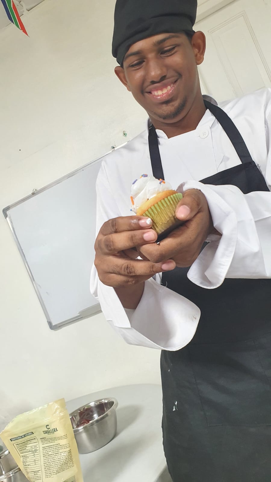 Estudiantes de CTI de Colón fortalecen sus habilidades en repostería con elaboración de cupcakes