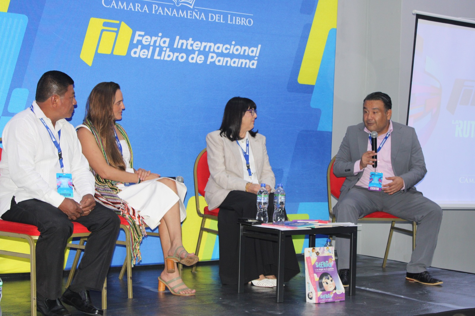 IPHE presente en conversatorio sobre literatura e inclusión en la Feria del Libro