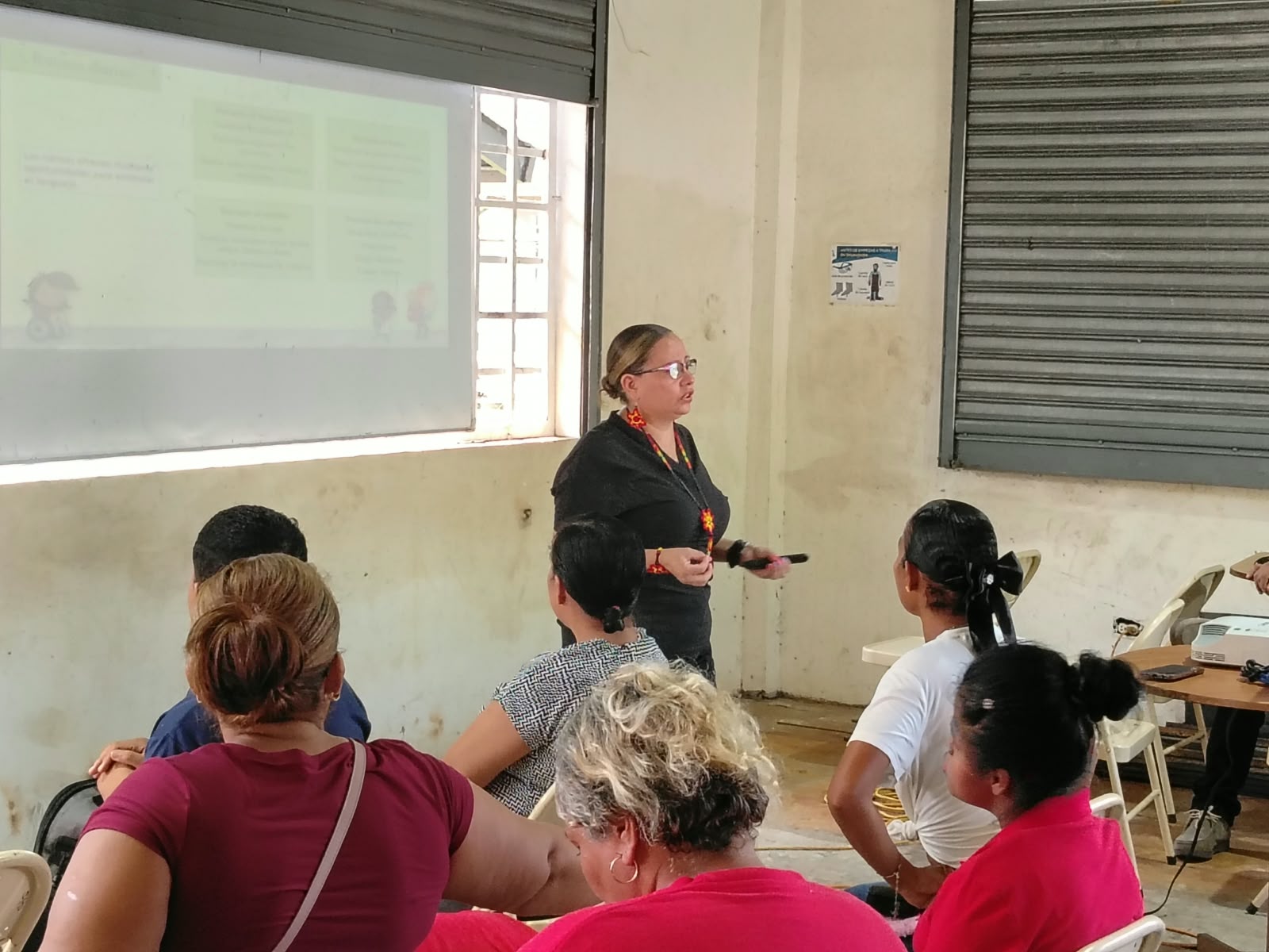 Escuela para padres: fonoaudiología orienta sobre la comunicación asertiva y efectiva