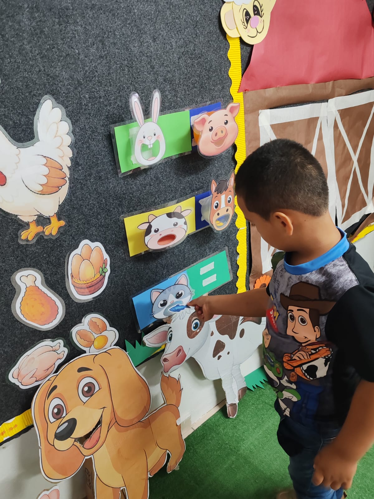 Qué aprenden los niños mediante experiencias lúdicas y sensoriales