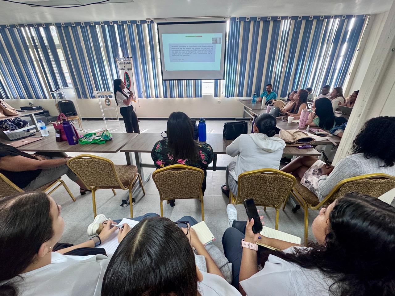 Terapeutas ocupacionales fortalecen conocimientos mediante jornada de actualización profesional