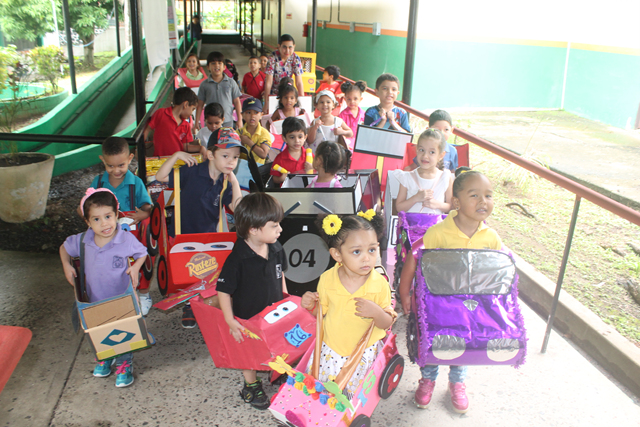 Niños del CAIPI en dinámica sobre los medios de transporte