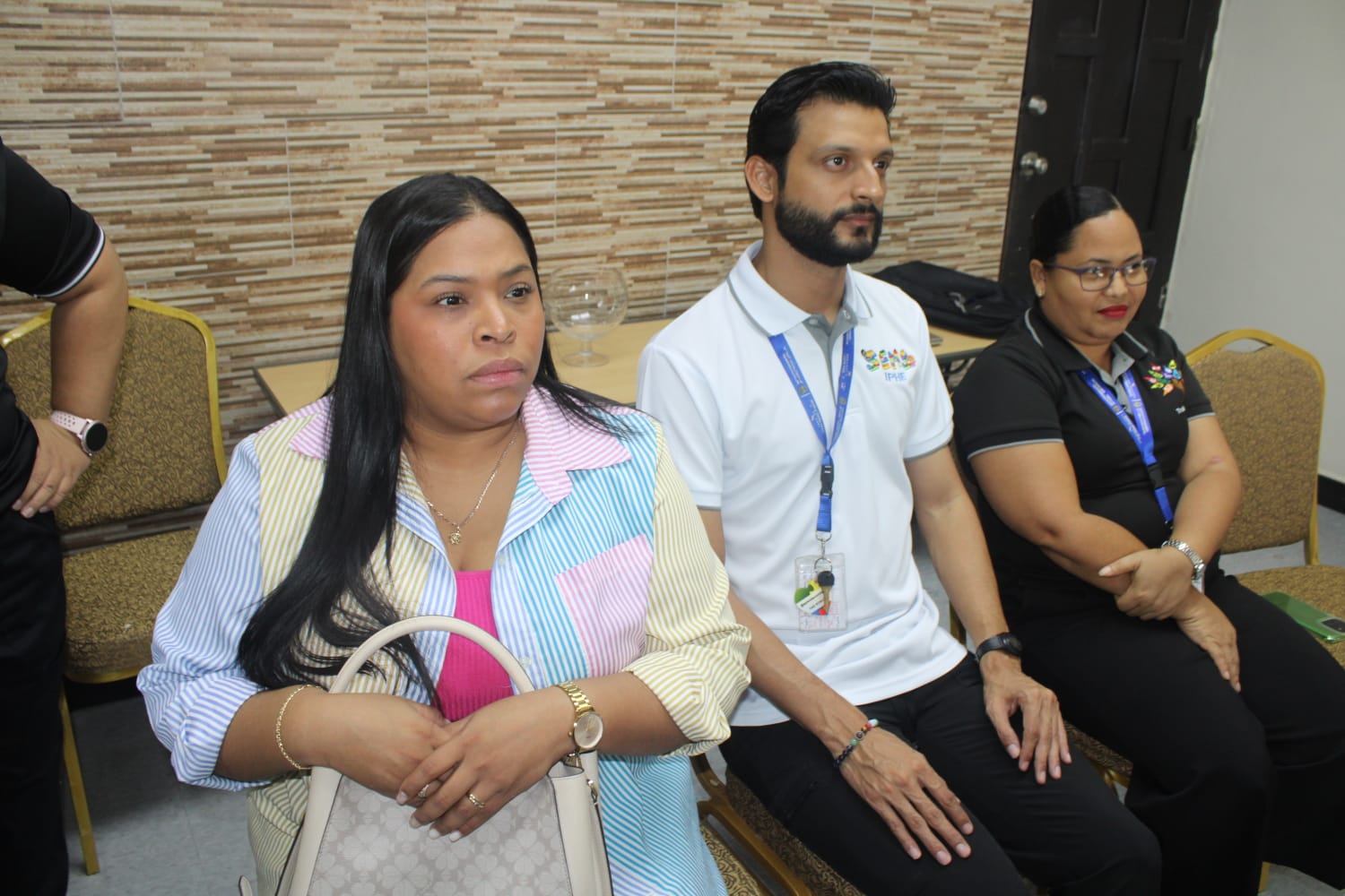 Familias reciben orientación sobre servicios de estimulación y neurorehabilitación
