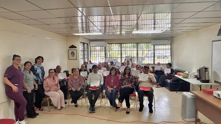 Imagen Concluye con éxito el taller "Amando y Criando a Nuestros Hijos" en la Escuela Vocacional Especial