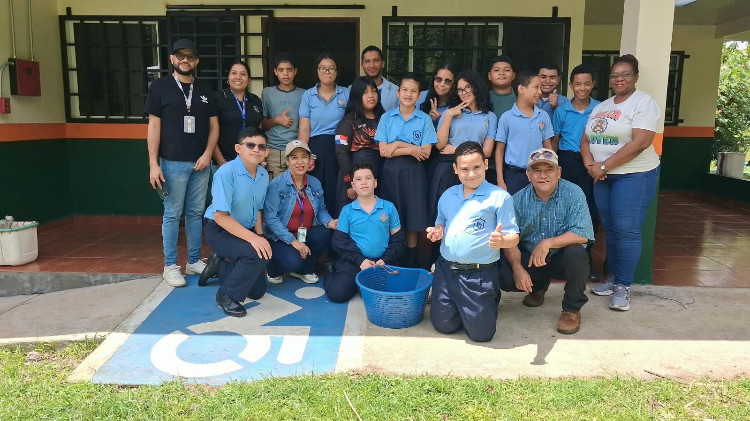 Imagen Del aula a la finca: estudiantes participan en experiencia agropecuaria en Boquete