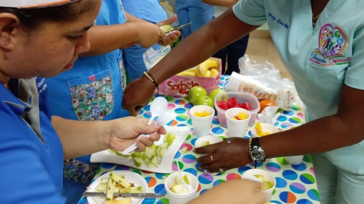Imagen Estudiantes de inclusión participan en taller de preparación de alimentos en Colón