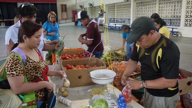 Precios módicos de productos en feria del IMA
