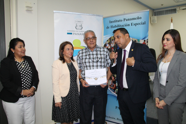 En el IPHE son reacreditados 171 servidores públicos por Carrera Administrativa