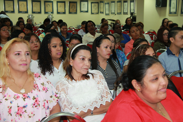 Padres de familia y docentes reciben enseñanzas sobre integración sensorial 
