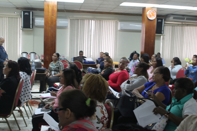 Educadores del IPHE reciben incremento salarial prometido