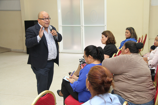 Realizan conversatorio de instrucción a profesores de la EVE