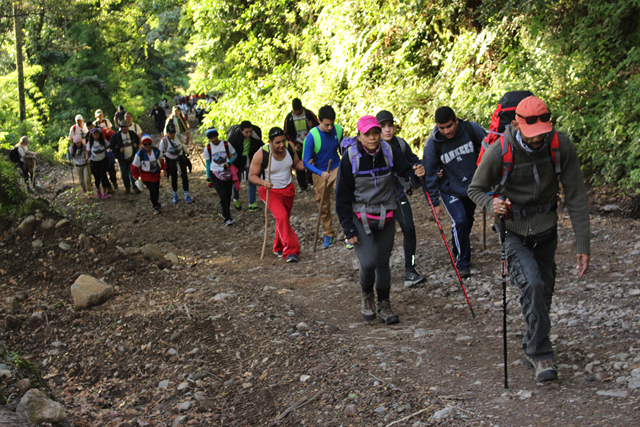 Atletas paralímpicos ascienden el Volcán Barú