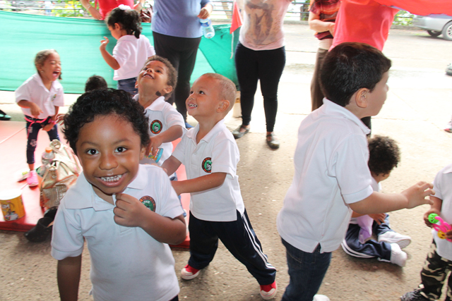 Comunidad educativa participan en jornada musical educativa