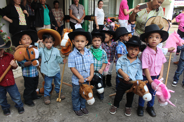 Niños de Escuela Helen Keller resaltan cuidado del medio ambiente