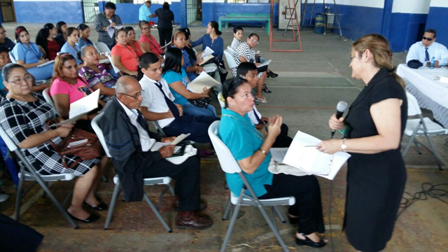 Orientan a padres de familia en Bugaba
