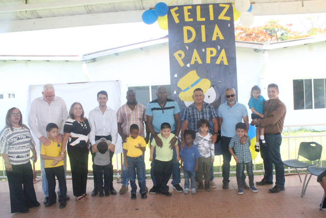 Escuela Nacional de Sordos conmemora Día del Padre 