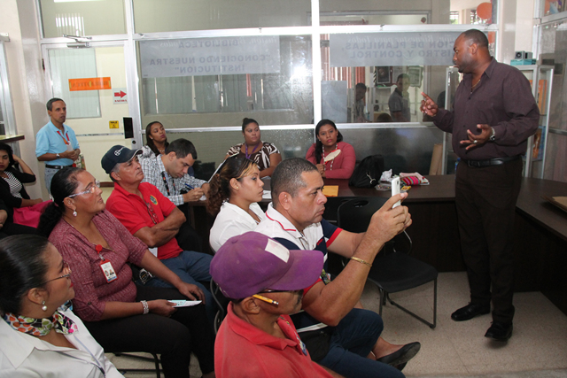 Orientan a colaboradores sobre reglamento interno y acciones de personal