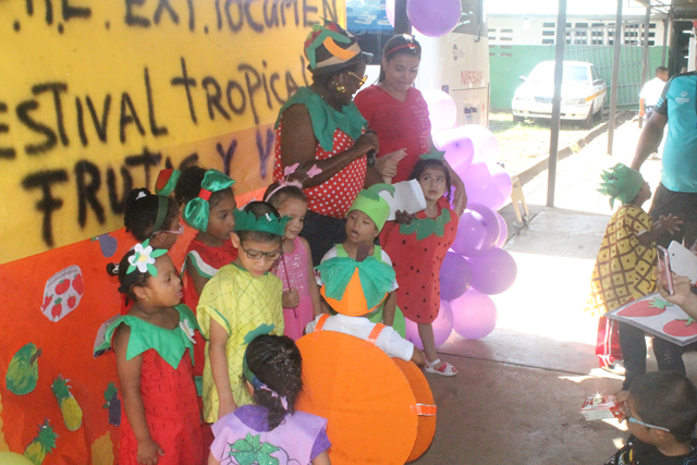 Inculcan hábito de ingerir frutas a niños del IPHE Tocumen