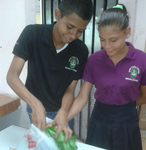 Sana nutrición a estudiantes con productos cosechados en la Granja de Boquete