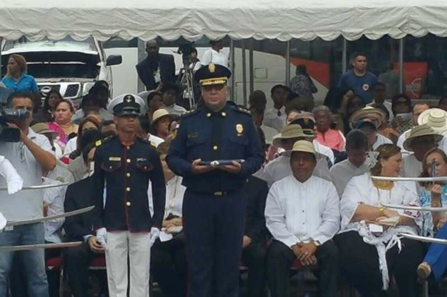 Autoridades del IPHE en acto de quema de bandera nacional
