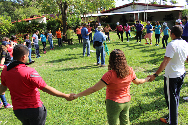 Promueven salud mental en docentes, padres y estudiantes 