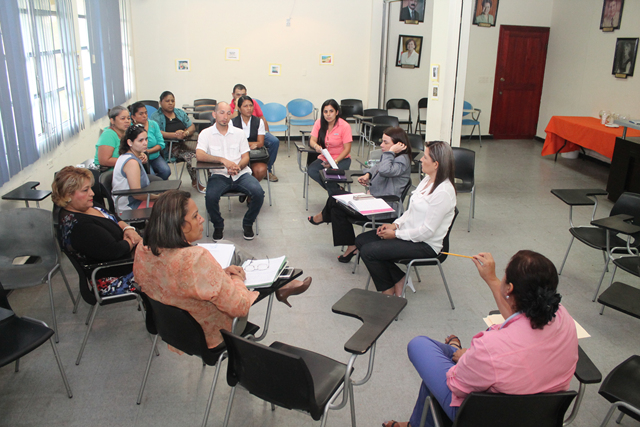 Directivos y padres de familia coordinan agenda 2017 del COIF