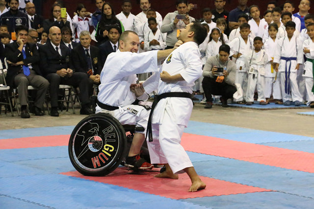 Atletas inclusivos compiten en el segundo torneo de karate