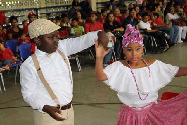 Niños y niñas de escuelas y programas del IPHE celebran su día 