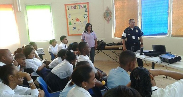 Estudiantes del IPHE son capacitados sobre las drogas y sus consecuencias 