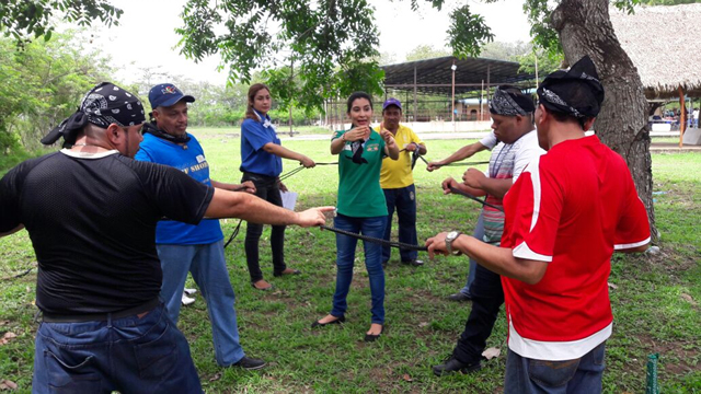 Taller de cuerdas para colaboradores con discapacidad
