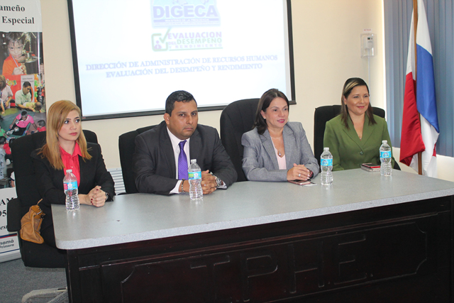 Actualizan a directivos y jefes sobre Carrera Administrativa