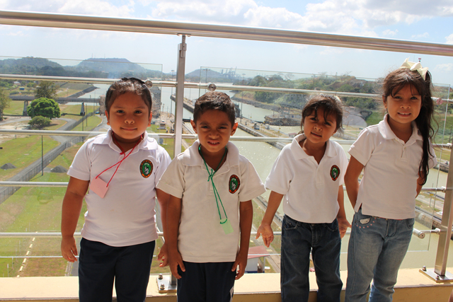 Alumnos del PEP visitan Esclusas de Miraflores