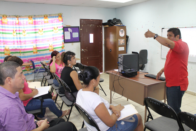 Capacitan a padres de familia en primeros auxilios