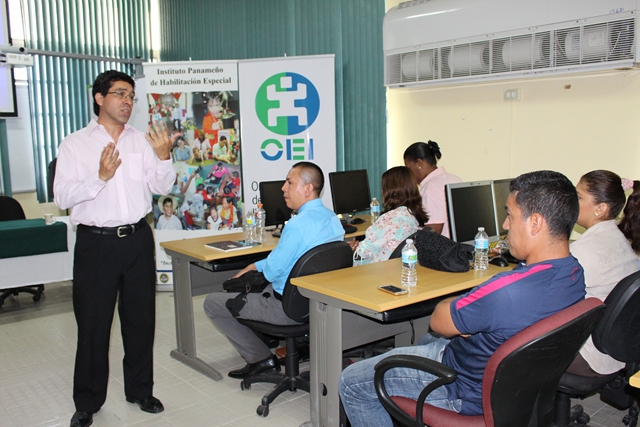 Se capacitan en uso de herramientas tecnológicas