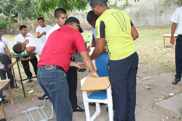 Alumnos de Antón muestran sus habilidades