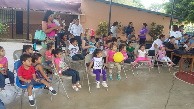 Celebran “Día del Niño y la Niña” en Los Santos