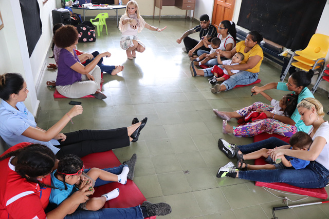 Estudiantes conocen los beneficios cognitivos y terapéuticos de la Musicoterapia