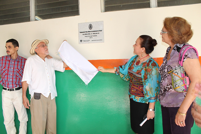 Moderna piscina para alumnos del IPHE