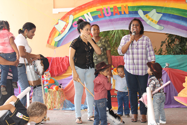 Alumnos del PEP se engalanan para celebrar fiesta de San Juan Bautista