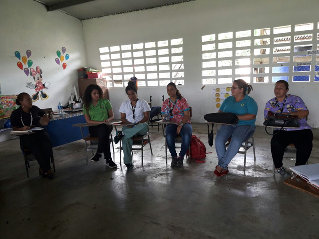Equipo técnico efectúa orientaciones a padres en Centro Educativo Inclusivo