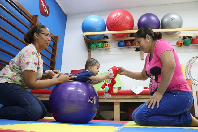  Alumnos con movilidad reducida deben continuar los tratamientos en el hogar con las recomendaciones de sus fisioterapeutas para no tener complicaciones