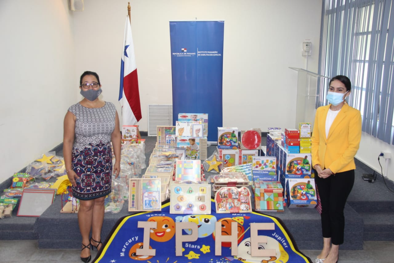 Lotería Nacional de Beneficencia hace importante donación de material didáctico al IPHE.